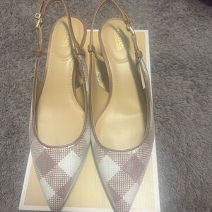 NIB Michael Michael Kors Doreen Flex Kitten Sling Size 9